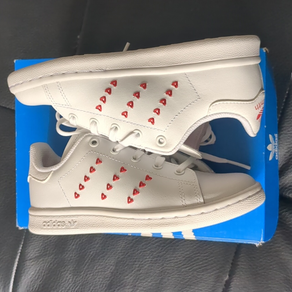 BNIB: Adidas Original Stan Smith C white leather sneakers-kids